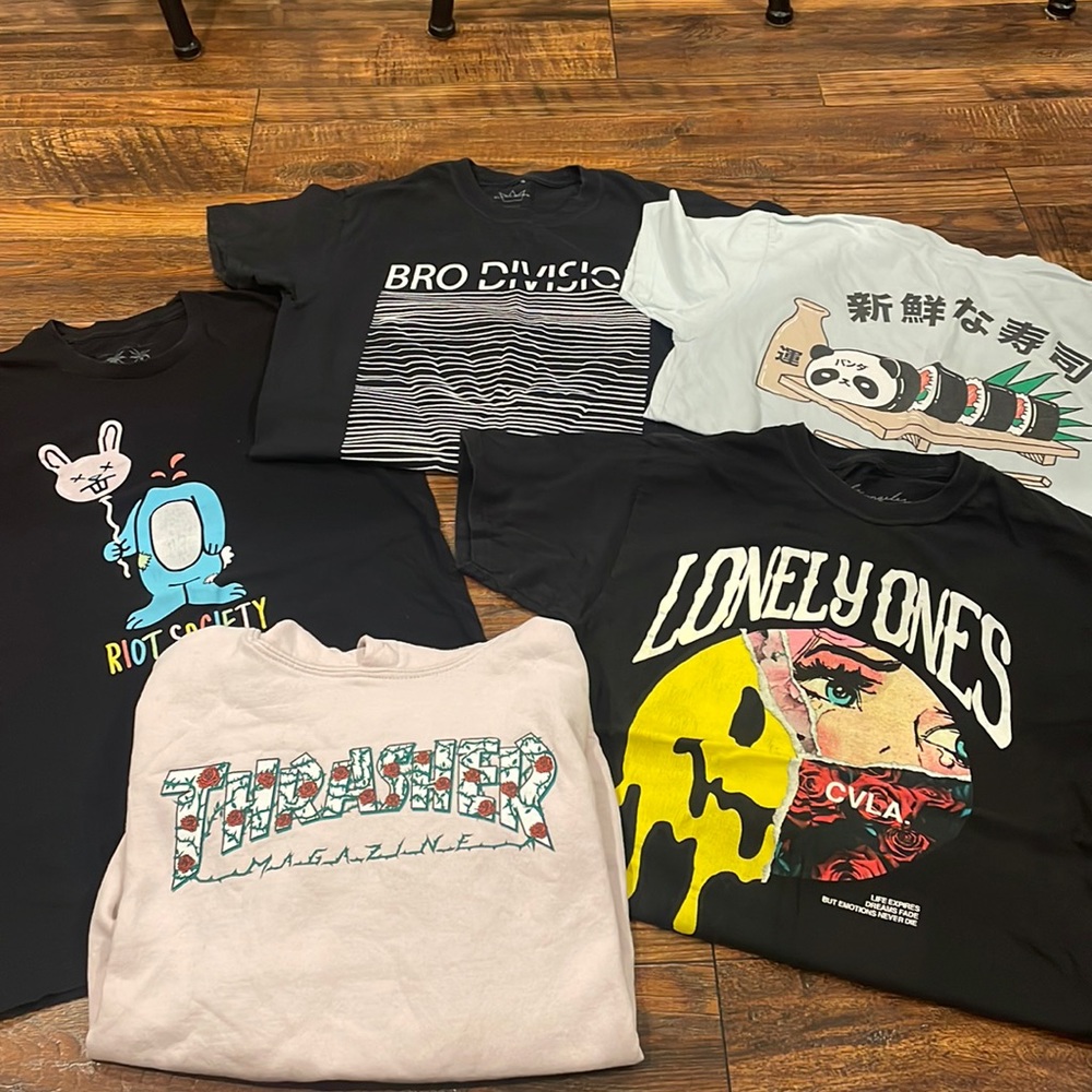 Tilly’s clothing bundle Men’s size S.